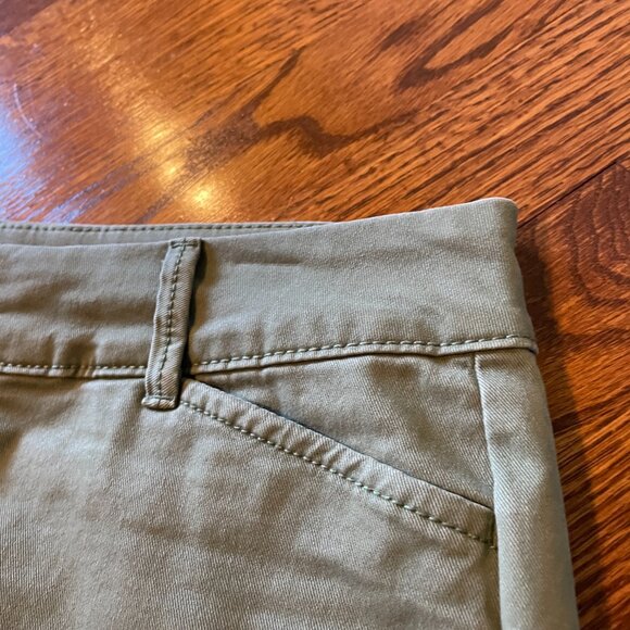 Old Navy Green Pixie Shorts - Size 2 - Picture 3 of 4